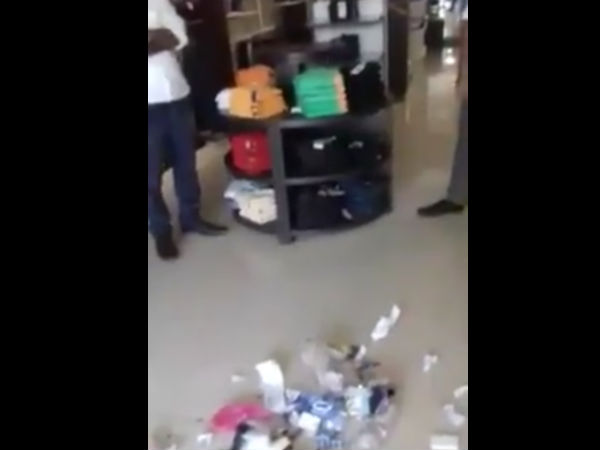 Young man puts textile showroom of Mangaluru in shame for disrespecting Swachh Bharat
