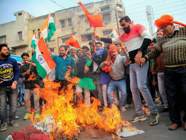 ಅಹ್ಮದಾಬಾದ್ ನಲ್ಲಿ ವಾಹನಗಳಿಗೆ ಬೆಂಕಿ