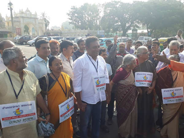 Political parties divide people: Prakash Rai