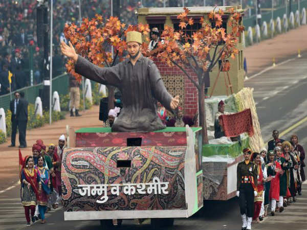ಕಾಸ್ಮೀರಿ ಪ್ರಜೆ ಅಲ್ಲಾಹುವಿಗೆ ಪ್ರಾರ್ಥನೆ ಸಲ್ಲಿಸುತ್ತಿರುವ ಸ್ತಬ್ಧಚಿತ್ರ ಕಾಸ್ಮೀರಿ ಪ್ರಜೆ ಅಲ್ಲಾಹುವಿಗೆ ಪ್ರಾರ್ಥನೆ ಸಲ್ಲಿಸುತ್ತಿರುವ ಸ್ತಬ್ಧಚಿತ್ರ