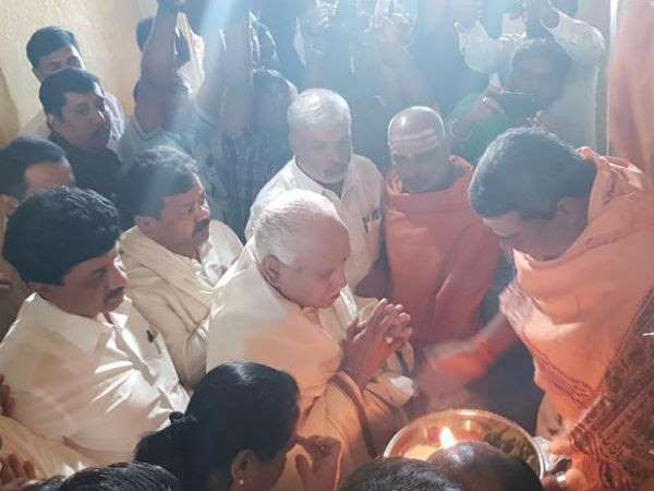 Yeddyurappa visits male Mahadeshwara temple