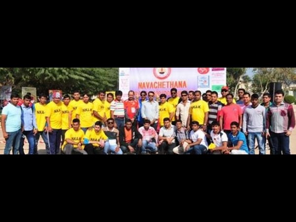 ಸನಿಲ್ ಮತ್ತು ಇತರ 11 ಮಂದಿಯನ್ನು ವಿಮಾನ ಹತ್ತಿಸಿದರು 