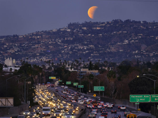 ಹಾಲಿವುಡ್ ಗೆ ಹಾರಿದ ಚಂದ್ರ!