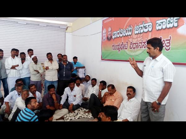 ಕಾರ್ಯಕರ್ತರಿಂದ ಪಕ್ಷ ತೊರೆಯುವ ಬೆದರಿಕೆ