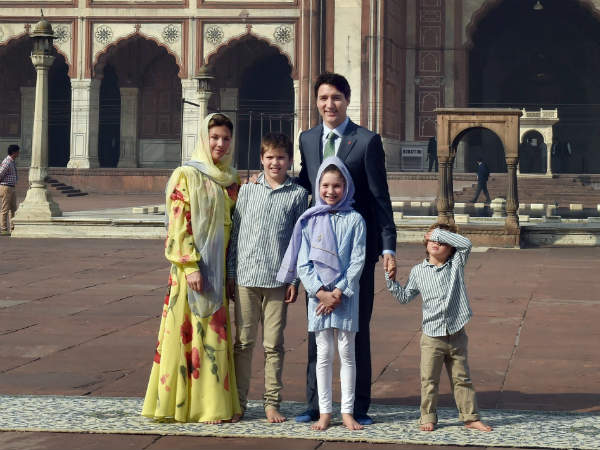 ಬಿಸಿಲು... ಸಾಕು ಪೋಸ್ ಕೊಟ್ಟಿದ್ದು ಬನ್ನಿ!