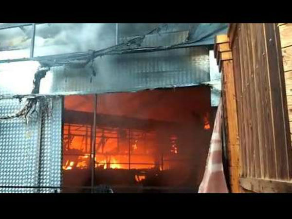 ಅಗ್ನಿಶಾಮಕ ಸಿಬ್ಬಂದಿಯಿಂದ ಬೆಂಕಿ ನಂದಿಸುವ ಕಾರ್ಯ ಮುಂದುವರೆದಿದೆ