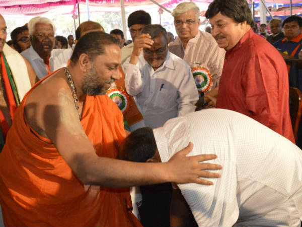 ಅಧಿಕಾರಿಗಳನ್ನು ಹೊರತುಪಡಿಸಿದ ಆಡಳಿತ