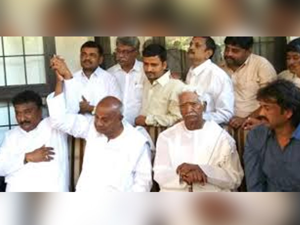 ರಾಮುಲು ದೇವೆಗೌಡರ ಸಮ್ಮುಖದಲ್ಲಿ ಜೆಡಿಎಸ್ ಪಕ್ಷಕ್ಕೆ ಬೆಂಬಲ 