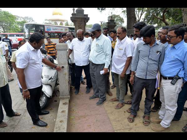 Lokayukta raid in Rajapatha road of Mysuru