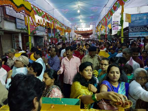 ಮಂಗಳವಾದ್ಯದೊಂದಿಗೆ ಮೆರವಣಿಗೆ