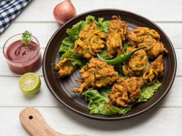  ಪಕೋಡ ಮಾರಾಟ ಉದ್ಯೋಗ ನಗರದಿಂದ ಹಳ್ಳಿಯವರೆಗೂ ಹಬ್ಬಿದೆ.