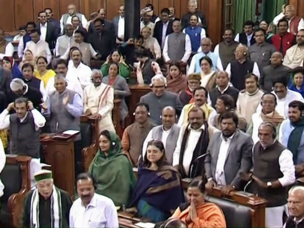 ಸೂಚನೆ ನೀಡುತ್ತಿದ್ದ ಸೋನಿಯಾ ಗಾಂಧಿ 