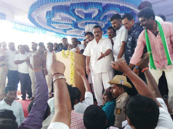 ಎರಡು ಕಡೆ ಸ್ಪರ್ಧೆಗೆ ವಿರೋಧ