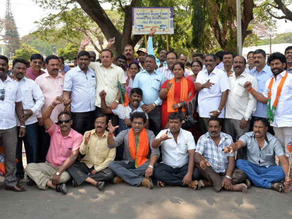 ಪೌರ ಕಾರ್ಮಿಕರಿಂದ ಕಾರಿಗೆ ಅಡ್ಡಿ ಪ್ರಯತ್ನ