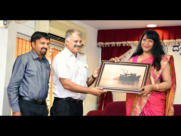 Journalists should work like soldiers : Anita Pinto