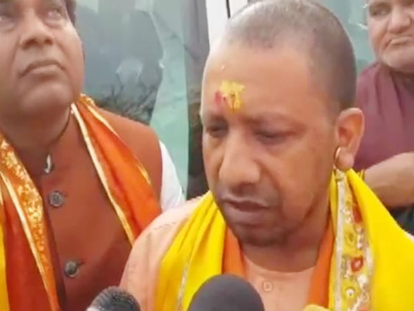 ಗೋರಖಪುರದ ಮೂವತ್ತು ವರ್ಷಗಳ ಇತಿಹಾಸದಲ್ಲಿ ಮಠದಿಂದ ಹೊರತಾದ ವ್ಯಕ್ತಿ 