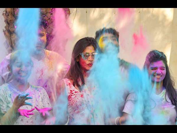 ಹವಾ ಹವಾ ಹೋಳಿ ಹವಾ...