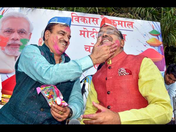 ರಾಜಕಾರಣಿಗಳ ಹೋಳಿ