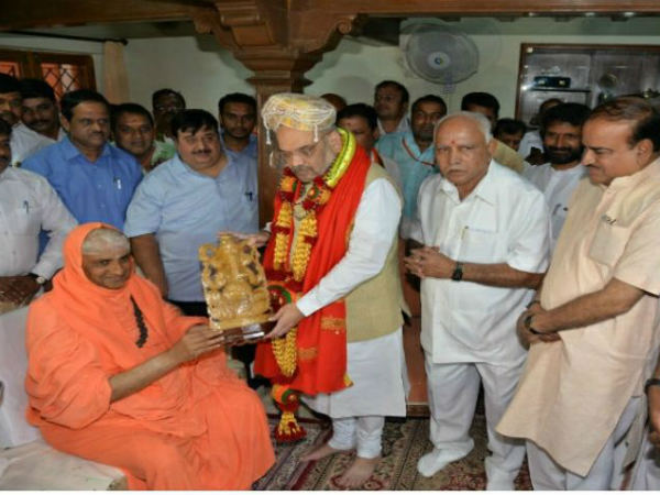 Amit shah meets Sri Shivaratri Desikendra Swamiji at Mysuru