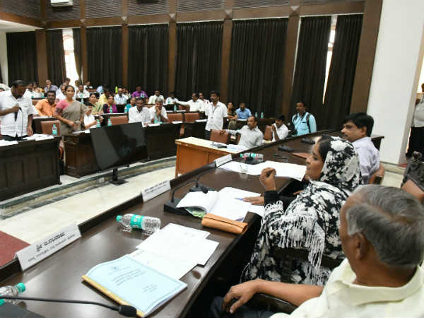 Quarrel in Mysuru Zilla Panchayat Meeting 