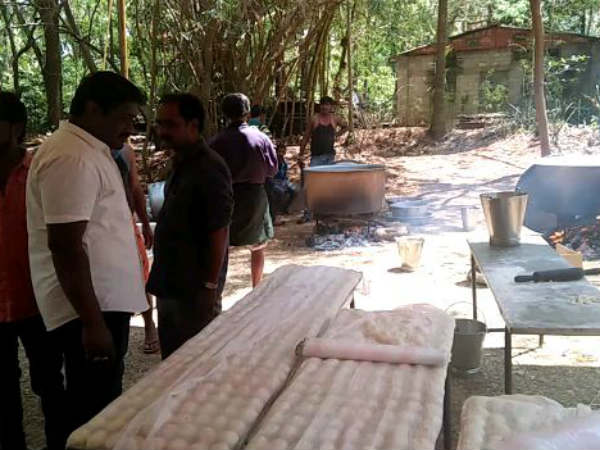 Non veg meals for voters by BJP ticket aspirant