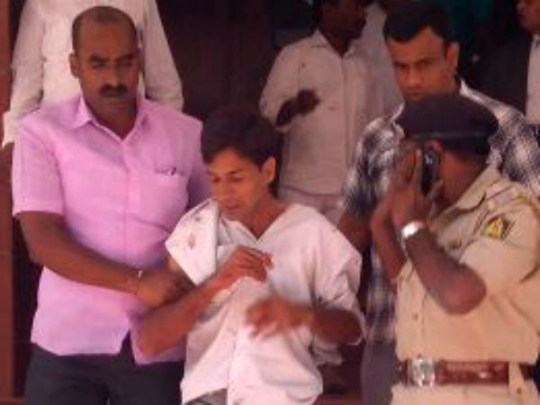 A man stabs Justice Vishwanath Shetty Lokayukta court