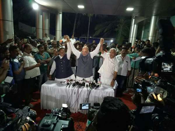 BS Yeddyurappa and KS Eshwarappa join hands
