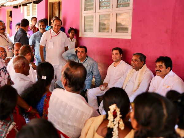 Rahul Gandhi eats Neer Dose in Udupi’s Thenka Yermal