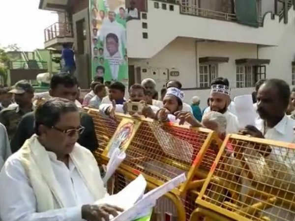 JDS which formed government with BJP, it is not secular: Siddaramaiah