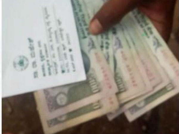 In the name of the Ugadi festival, MLA sa ra Mahesh distributes money to votersIn the name of the Ugadi festival, MLA sa ra Mahesh distributes moneay to voters In the name of the Ugadi festival, MLA sa ra Mahesh distributes money to votersIn the name of the Ugadi festival, MLA sa ra Mahesh distributes moneay to voters