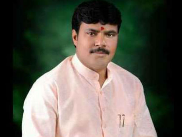 ಮುಳಬಾಗಿಲಿನಲ್ಲಿ ವಲಸಿಗರಿಗೆ ಟಿಕೆಟ್ ನೀಡಿಕೆ