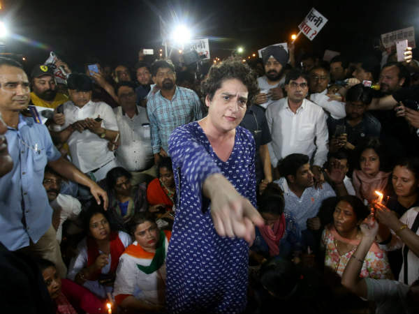 Priyanka Gandhi Vadra becomes angry in Midnight March by Congress against rape cases