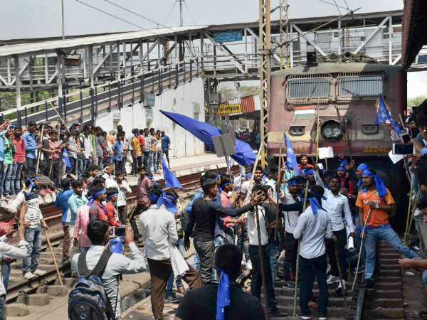ರೈಲು ನಿಲ್ದಾಣದಲ್ಲಿ ಬಂದ್ ಬಿಸಿ