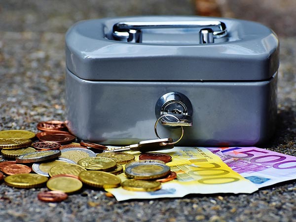 ದುಡ್ಡು ಅಥವಾ ಬೆಲೆ ಬಾಳುವ ವಸ್ತುಗಳನ್ನು ಎಲ್ಲಿ ಇಡಬೇಕು?