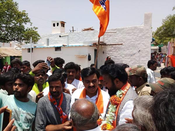 ಎನ್‌.ವೈ.ಗೋಪಾಕೃಷ್ಣ ಕರೆತಂದರು