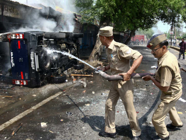 ಎರಡೂ ಹಿಂಸಾಚಾರಕ್ಕೂ ಸಾಮ್ಯತೆಗಳಿವೆ ಎರಡೂ ಹಿಂಸಾಚಾರಕ್ಕೂ ಸಾಮ್ಯತೆಗಳಿವೆ