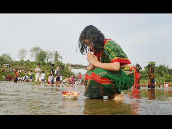 ತ್ರಿಪುರಾದಲ್ಲಿ ಚಕ್ಮಾ ಸಮುದಾಯದವರಿಂದ ನದಿಗೆ ಪೂಜೆ