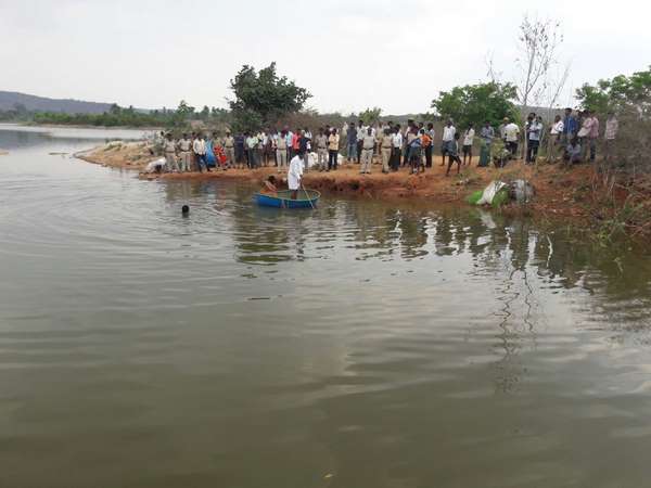 4 people drowned in chikkaballapura Shrinivasasagar lake