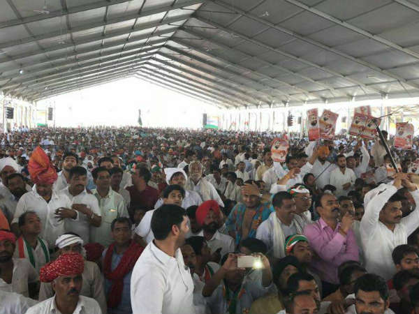 Rahul mounts attack on PM at Jan Akrosh rally