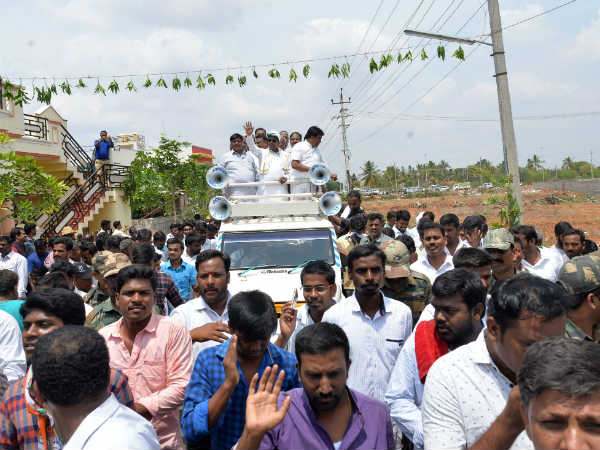 ರೋಡ್ ಶೋ ಎಂಜಾಯ್ ಮಾಡಿದ ಸಿಎಂ