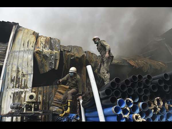  ಸುಟ್ಟು ಕರಕಲಾದ ಪೈಪ್ ಫ್ಯಾಕ್ಟರಿ