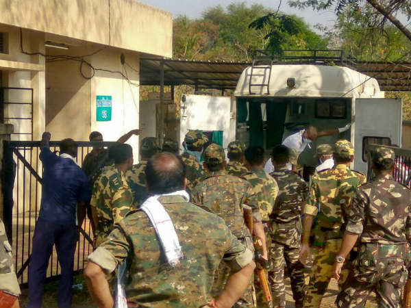 ಮಹಾರಾಷ್ಟ್ರದಲ್ಲಿ 14 ನಕ್ಸಲರ ಎನ್‌ಕೌಂಟರ್ 