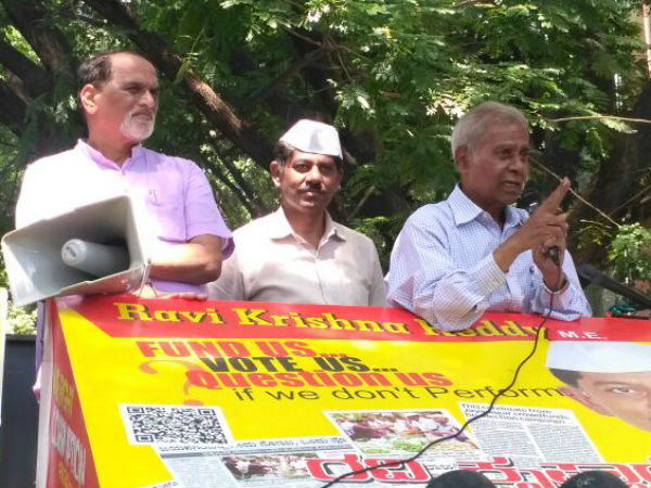 Karnataka Elections : SR Hiremath campaigns for Ravi Krishna Reddy