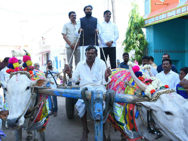 MP Sriramulu starts election campaign in Bellari 