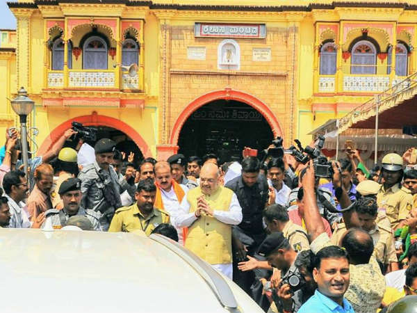 Amit Shah visits Siddaruda Mata Hubballi 