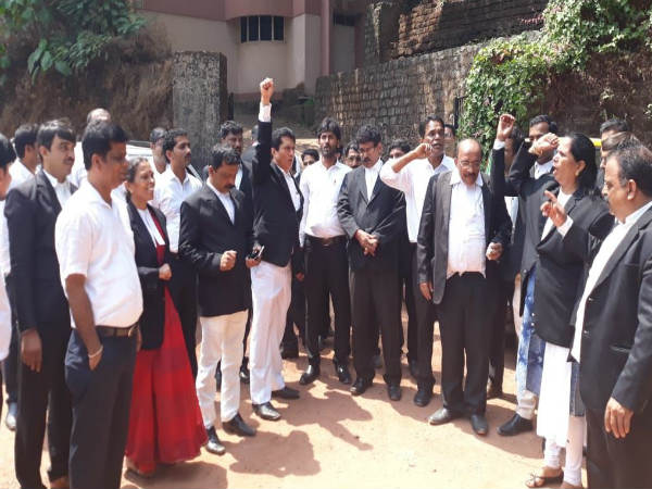 Mangaluru lawyers strike demanding road to court