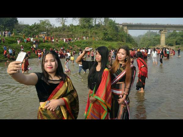 ಬಿಹು ಆಚರಣೆ ಕಂಡುಬಂದಿದ್ದು ಹೀಗೆ 