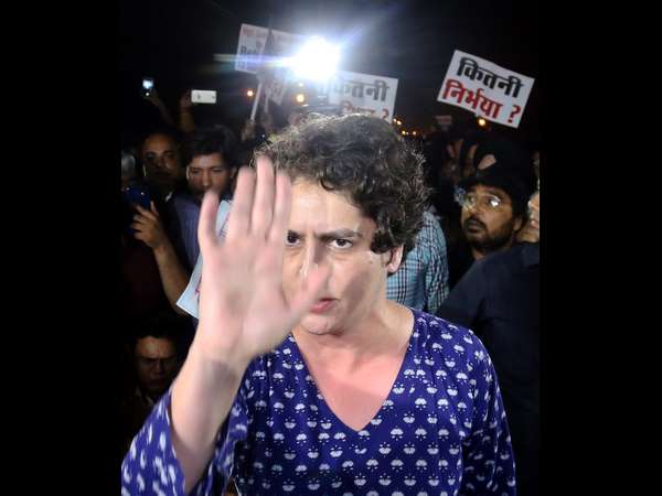 ಮಹಿಳಾ ದೌರ್ಜನ್ಯದ ವಿರುದ್ಧ ಬೀದಿಗಿಳಿದ ಕಾಂಗ್ರೆಸ್ ನಾಯಕಿ