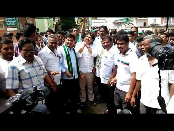 BJPs Srinivas Prasad meets JDS Madhu Bangarappa today