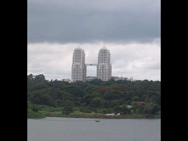 ರೈಲ್ವೆ ಹಳಿಗೆ ತಂತಿಬೇಲಿ